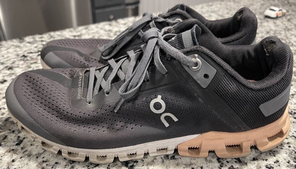 On Cloud Cloudflow Women's Size US 8.5 Rock Rose - Gray Running Shoes Sneakers